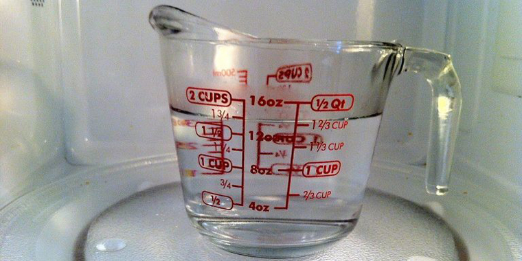 Lifehack: Easiest Way To Clean Your Microwave